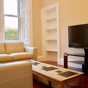 2 Bedroom Flat Off Leith Walk Accommodates 7 Edinburgh